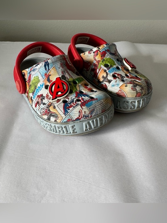 CROCS Other - CROCS Size 6 7 AVENGERS Toddler Sandals